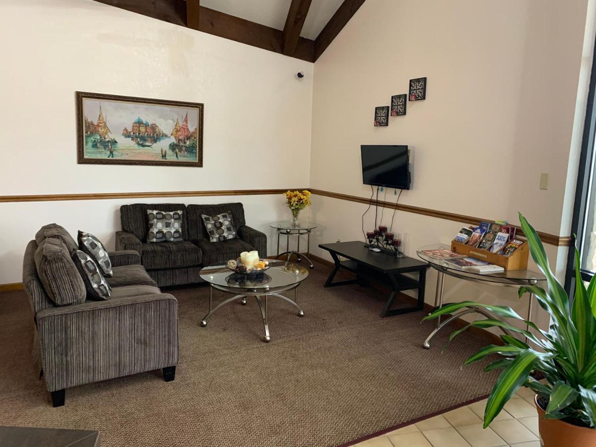 Owensville Inn 외부 사진